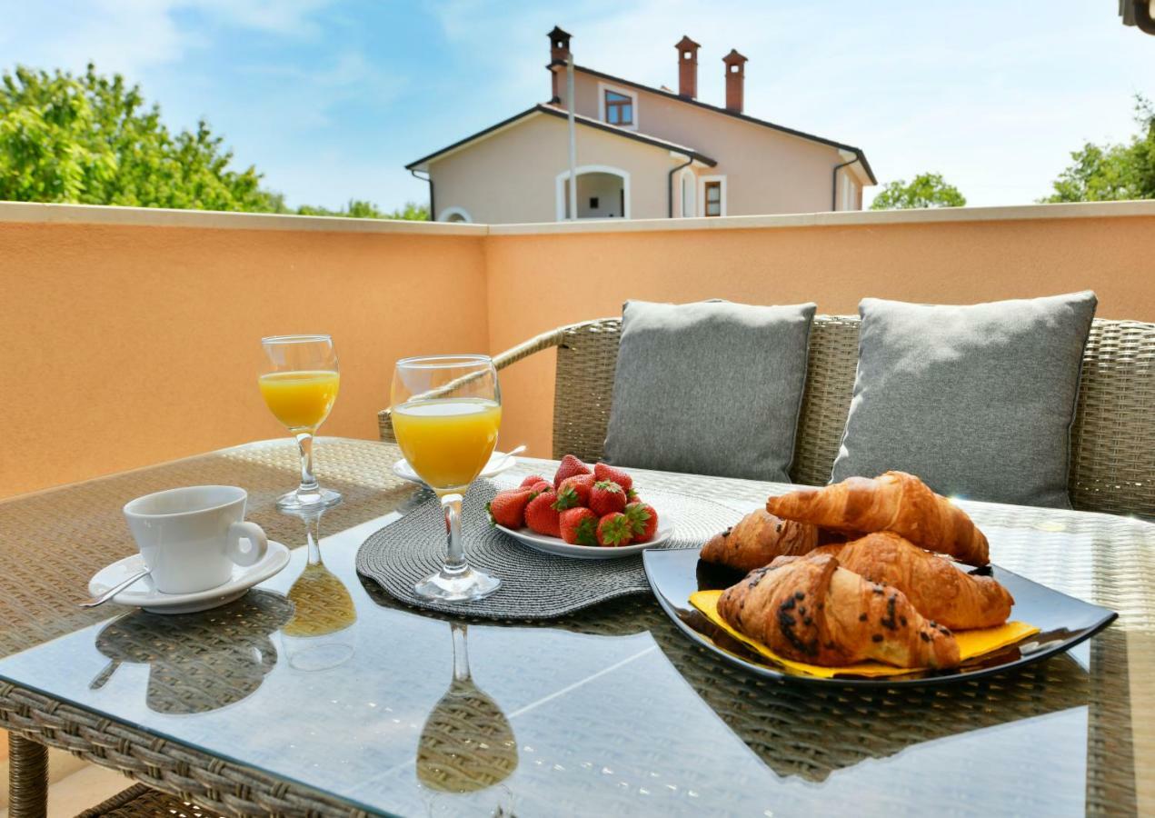 Villa Aromatica Vizinada Bagian luar foto