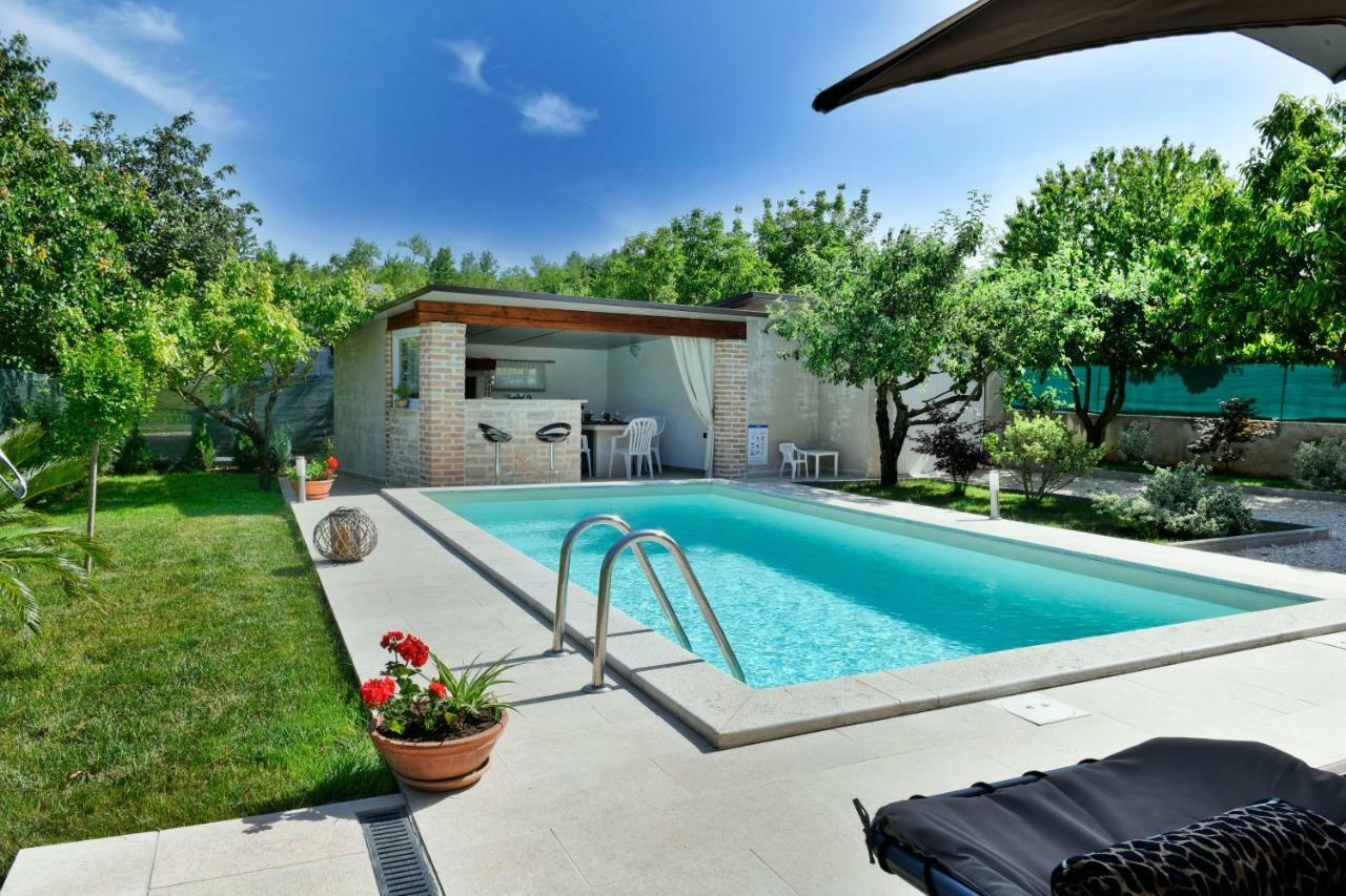 Villa Aromatica Vizinada Bagian luar foto