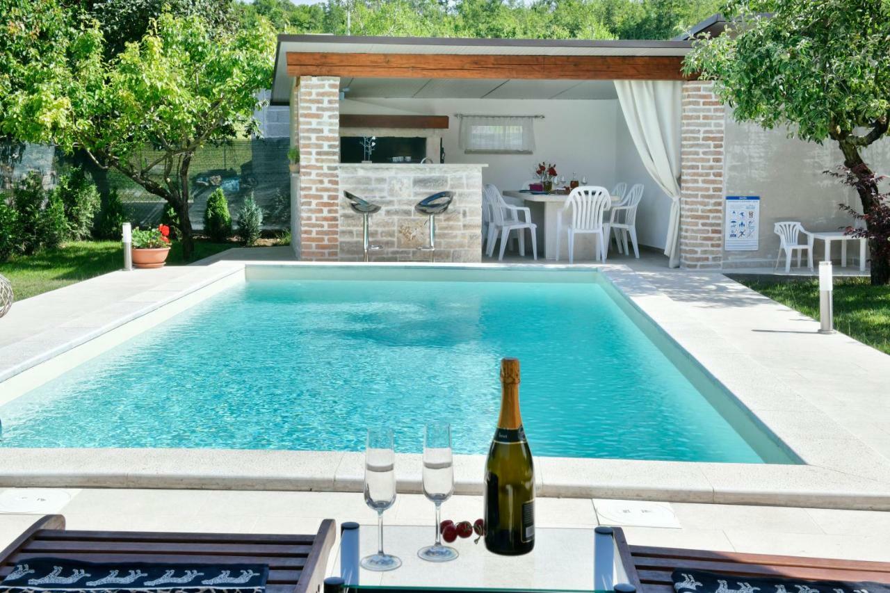 Villa Aromatica Vizinada Bagian luar foto
