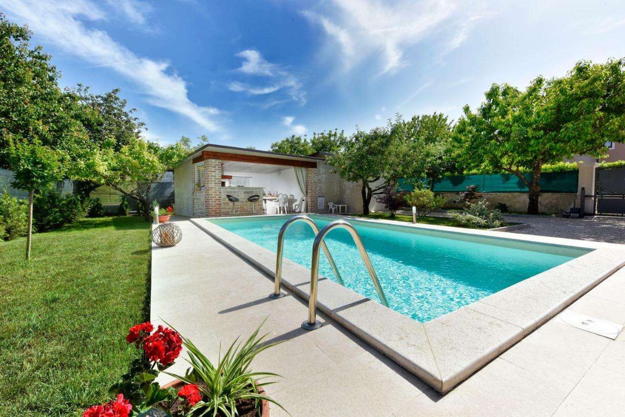 Villa Aromatica Vizinada Bagian luar foto