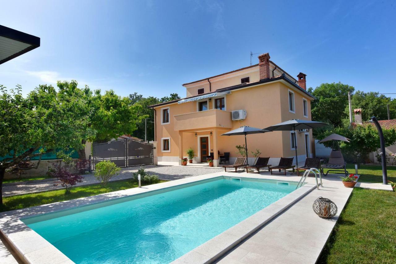 Villa Aromatica Vizinada Bagian luar foto