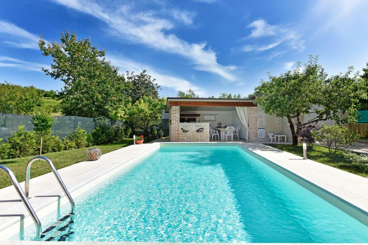 Villa Aromatica Vizinada Bagian luar foto